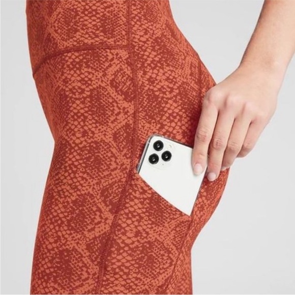 Athleta Ultimate 7/8 Tights Leggings With Stash Pockets Snake Print size M - Picture 4 of 12